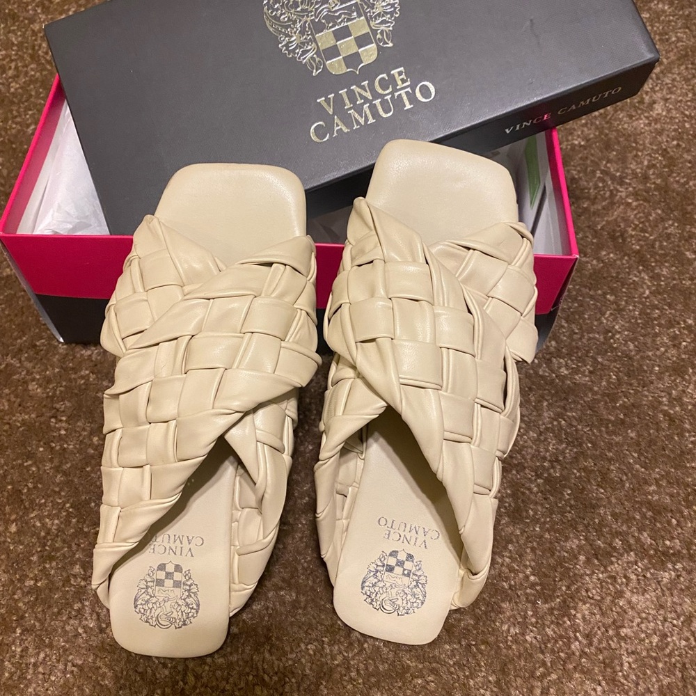 Vince Camuto size 7M bone slide sandals